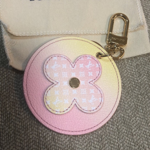 Louis Vuitton Bag Charm “By the Pool Collection” - Picture 3 of 4